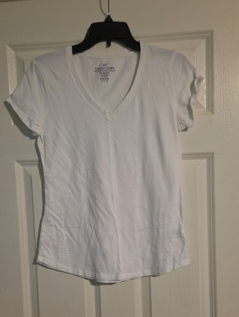 Faded Glory White V-Neck Short Sleeve Tee